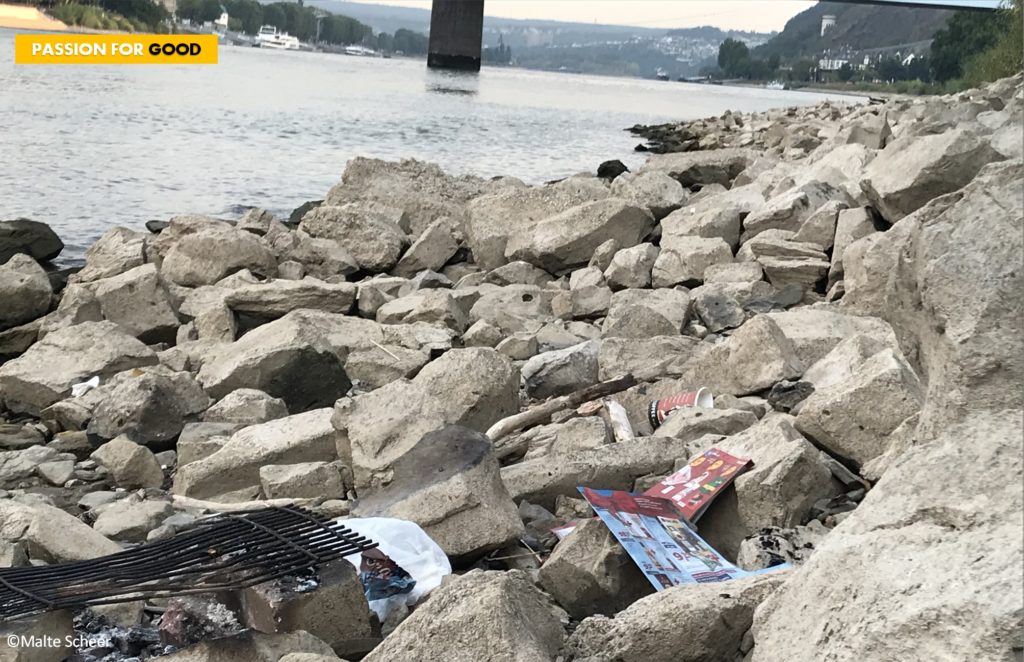 Müll am Rheinufer in Koblenz